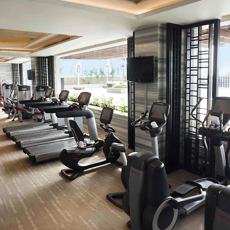 Crowne Plaza New Delhi Mayur Vihar Noida By Ihg Экстерьер фото The gym at the hotel