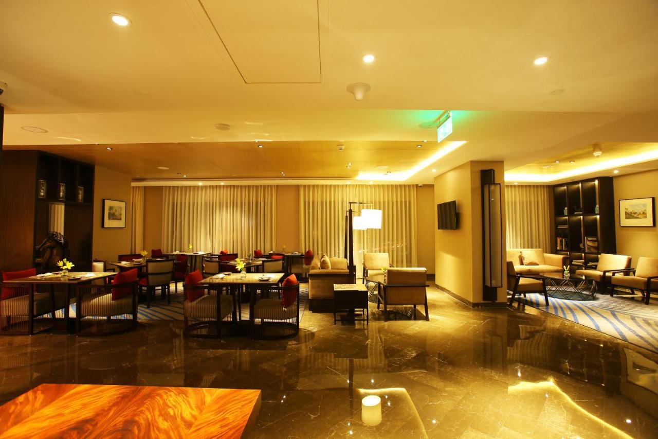 Crowne Plaza New Delhi Mayur Vihar Noida By Ihg Номер фото The lounge at the airport