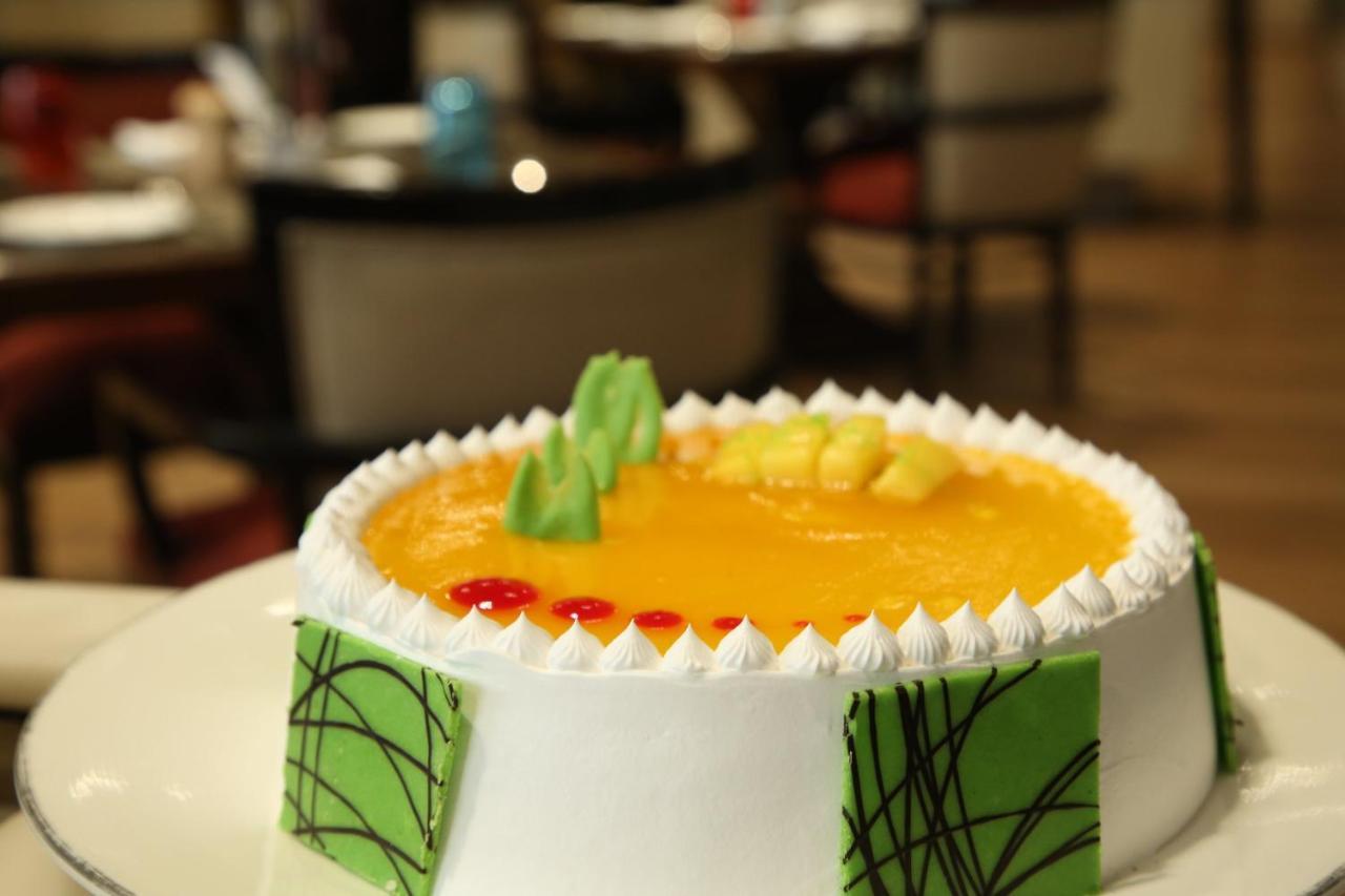 Crowne Plaza New Delhi Mayur Vihar Noida By Ihg Экстерьер фото A mango cake