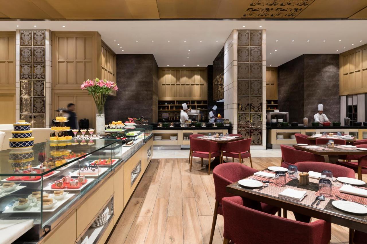 Crowne Plaza New Delhi Mayur Vihar Noida By Ihg Экстерьер фото The restaurant