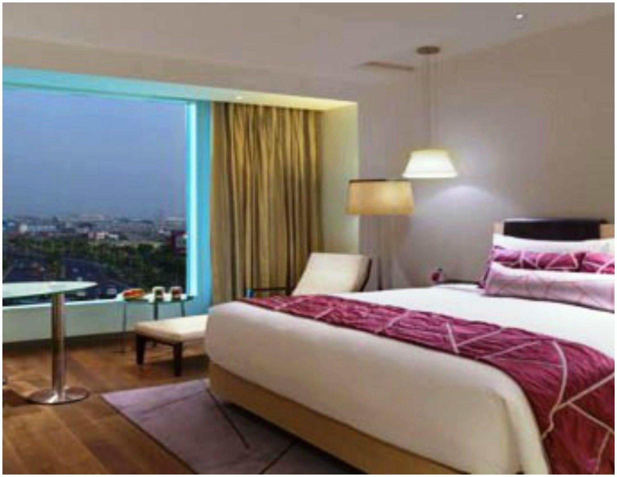 Crowne Plaza New Delhi Mayur Vihar Noida By Ihg Экстерьер фото A room at the hotel
