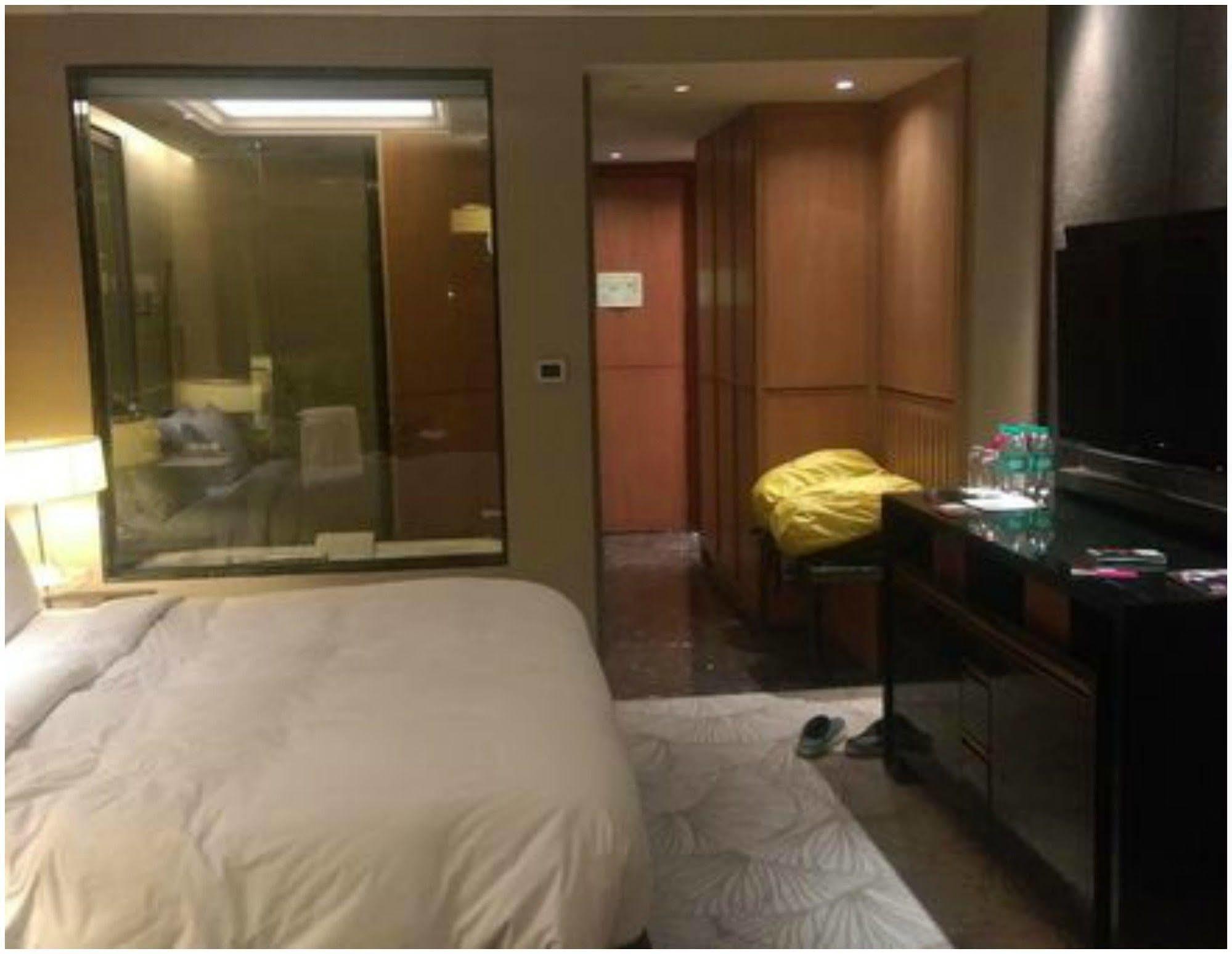 Crowne Plaza New Delhi Mayur Vihar Noida By Ihg Экстерьер фото A room at the hotel